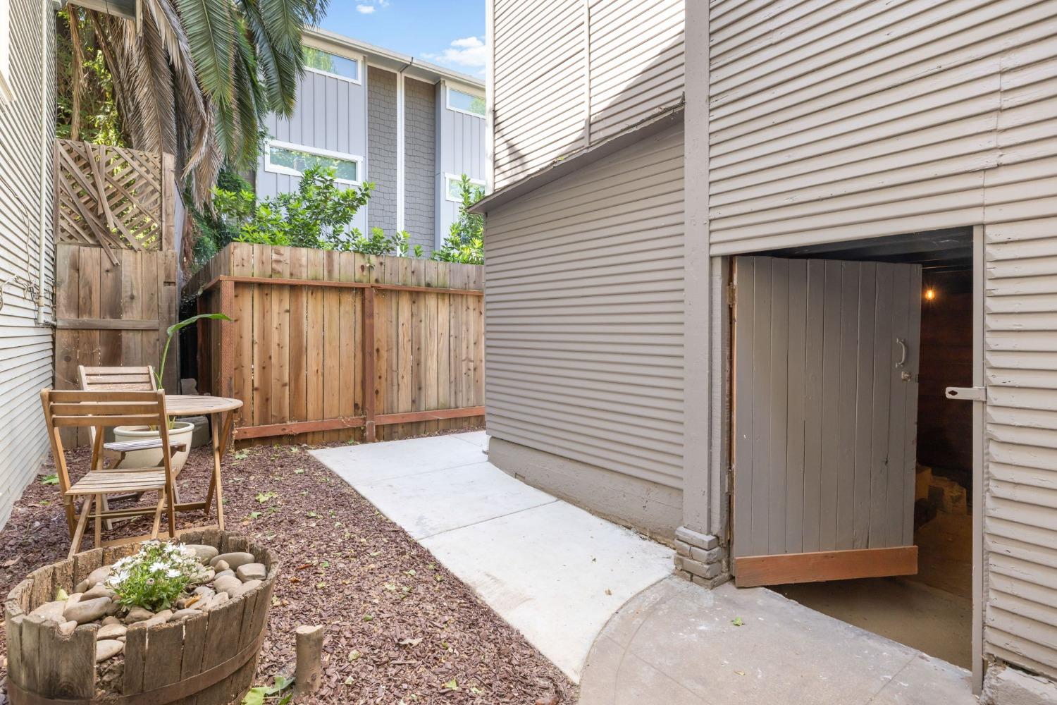 Detail Gallery Image 35 of 43 For 2012 F St, Sacramento,  CA 95811 - 5 Beds | 2 Baths
