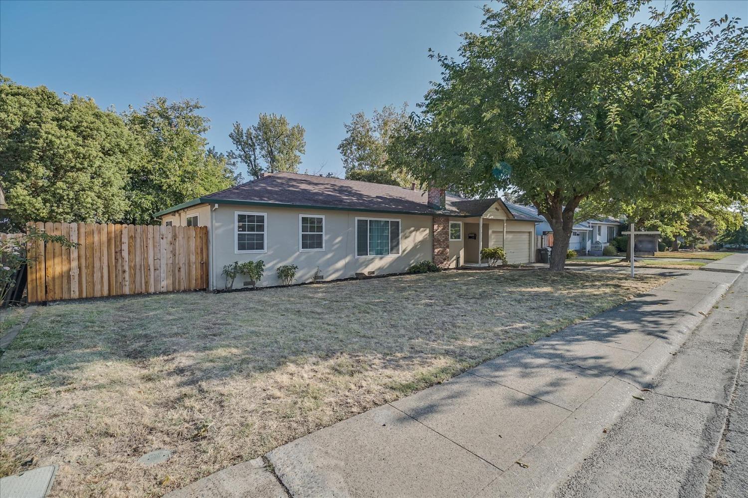 Detail Gallery Image 3 of 26 For 8745 Baxter Way, Orangevale,  CA 95662 - 3 Beds | 2 Baths