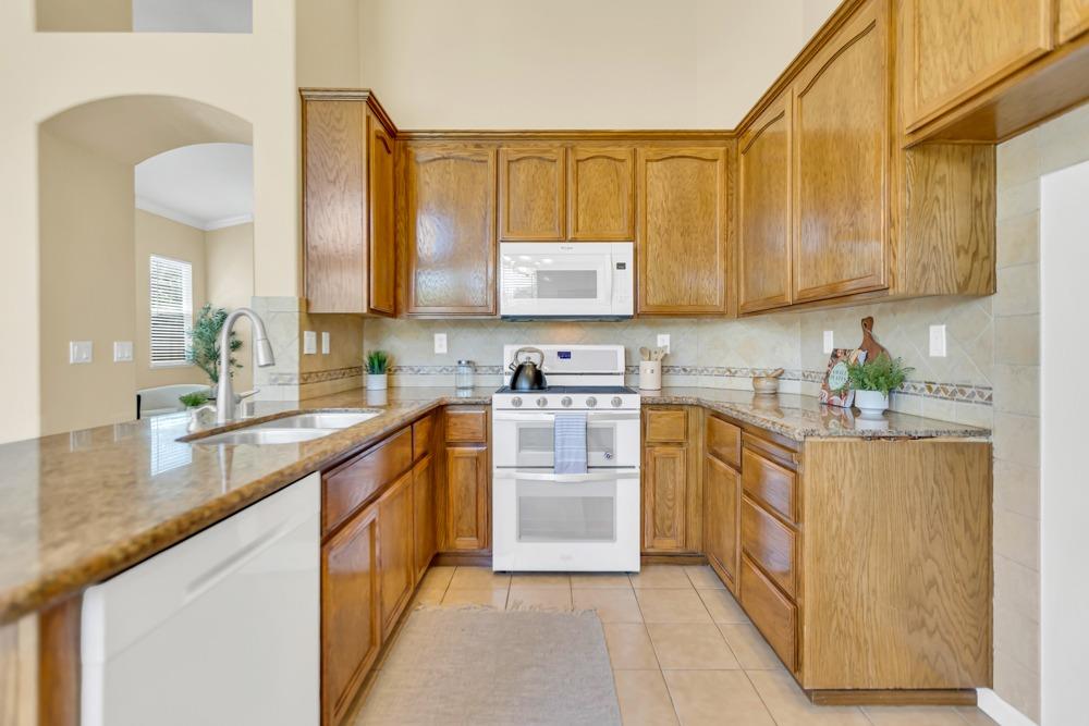 Detail Gallery Image 11 of 35 For 3573 Bardolino Way, Rancho Cordova,  CA 95670 - 4 Beds | 2 Baths