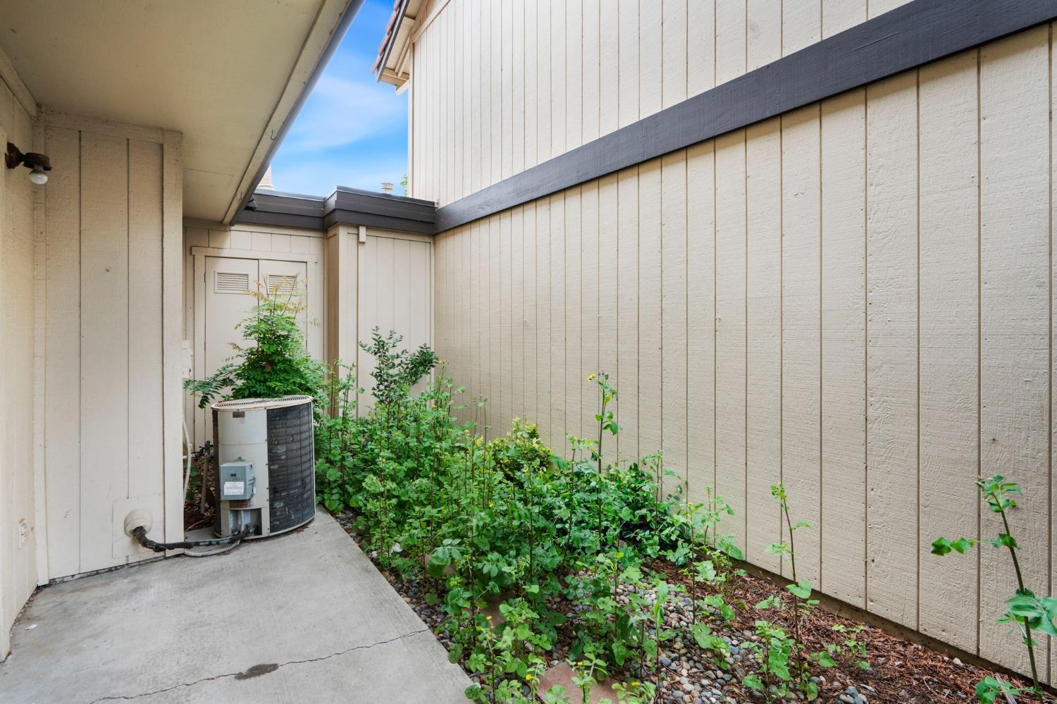 Detail Gallery Image 21 of 24 For 6870 Calvine Rd, Sacramento,  CA 95823 - 3 Beds | 2/1 Baths