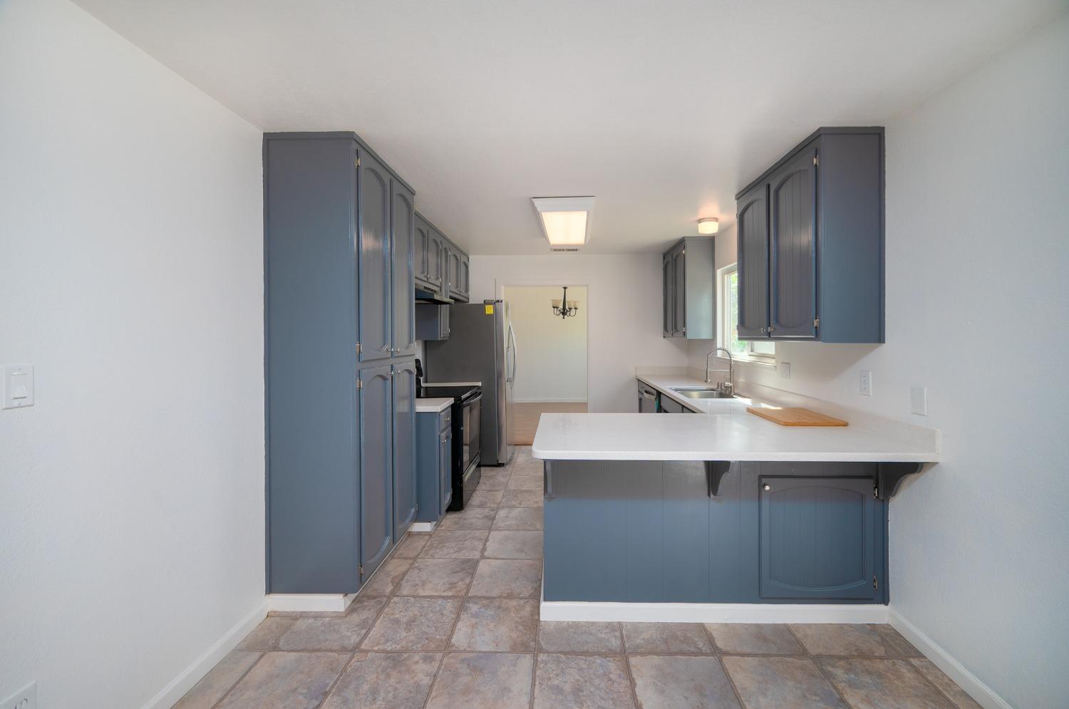Detail Gallery Image 14 of 50 For 2104 Golden Leaf Ct, Modesto,  CA 95355 - 4 Beds | 2/1 Baths