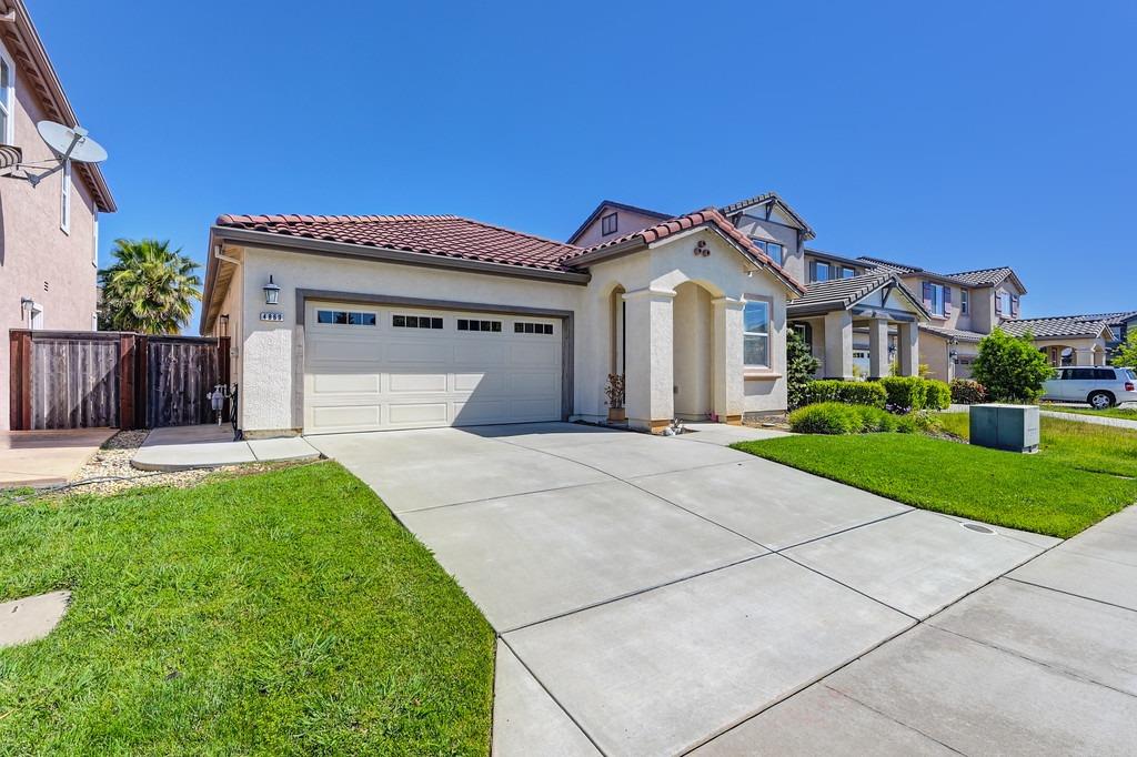 Detail Gallery Image 1 of 30 For 4869 Tusk Way, Elk Grove,  CA 95757 - 3 Beds | 2 Baths