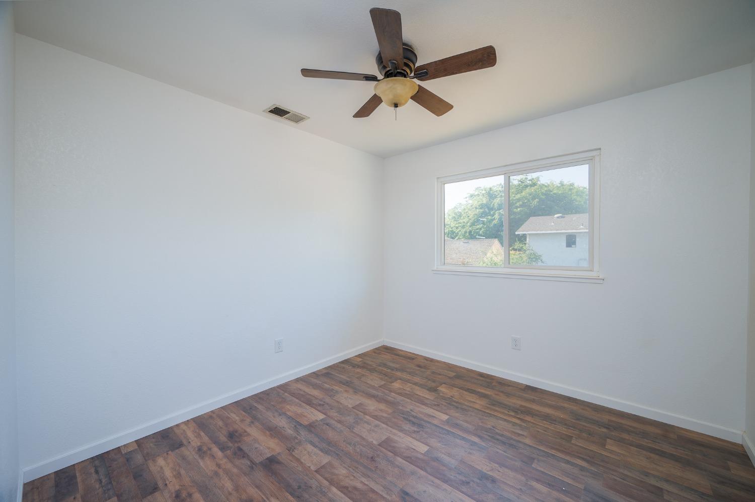 Detail Gallery Image 36 of 50 For 2104 Golden Leaf Ct, Modesto,  CA 95355 - 4 Beds | 2/1 Baths