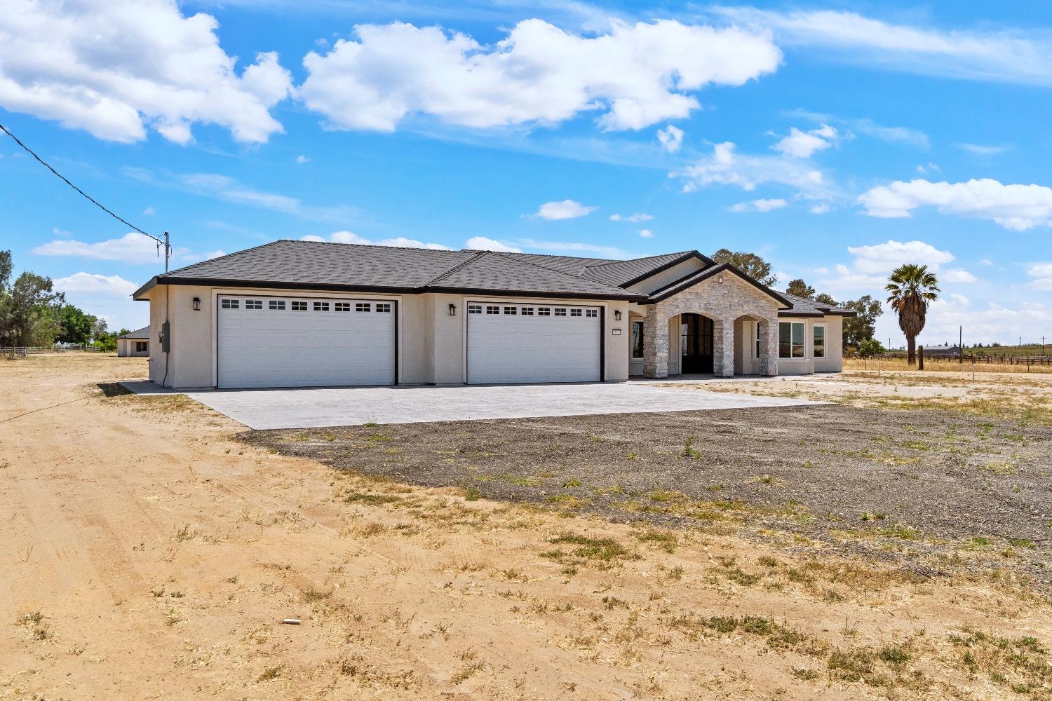 Detail Gallery Image 3 of 39 For 15709 Road 29, Madera,  CA 93636 - 8 Beds | 6 Baths