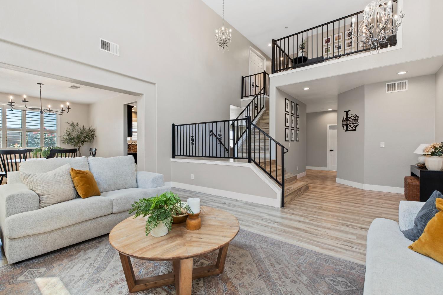 Detail Gallery Image 8 of 35 For 4201 Ballard Cir, Modesto,  CA 95356 - 5 Beds | 3 Baths