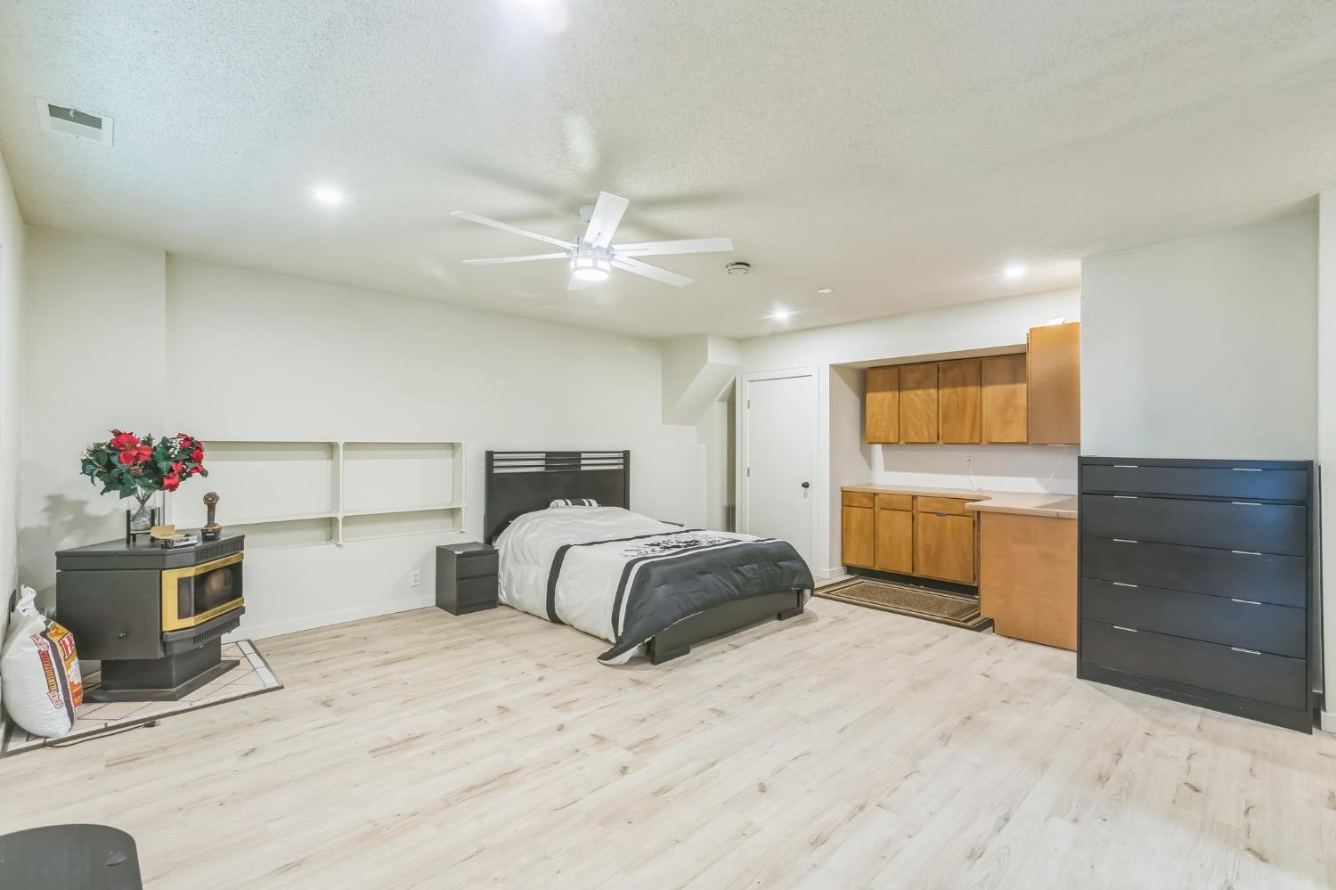 Detail Gallery Image 19 of 52 For 5416 Royal Oaks Dr, Oroville,  CA 95966 - 3 Beds | 2/1 Baths