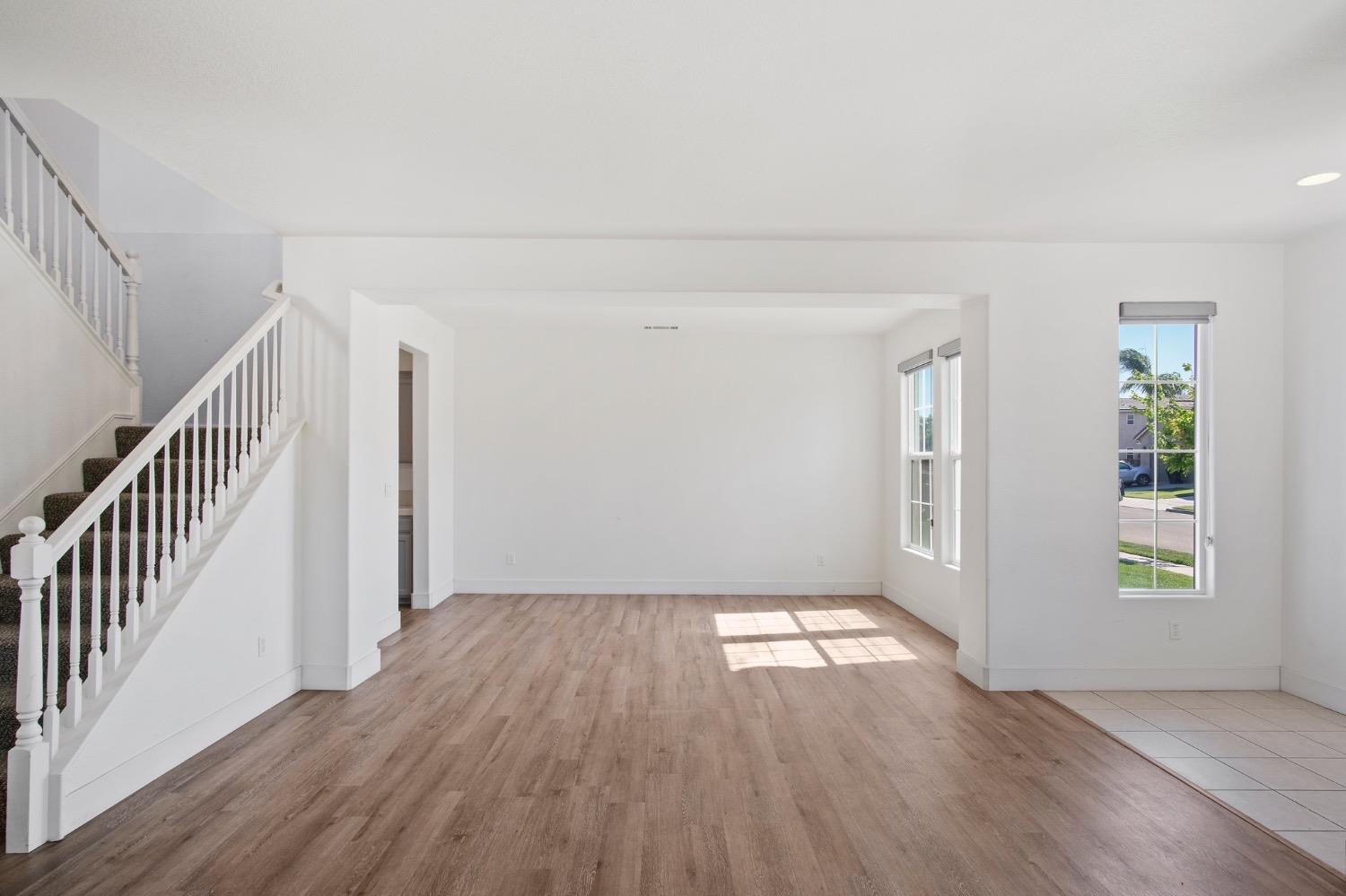 Detail Gallery Image 5 of 36 For 456 Meadow Creek Dr, Patterson,  CA 95363 - 5 Beds | 4/1 Baths