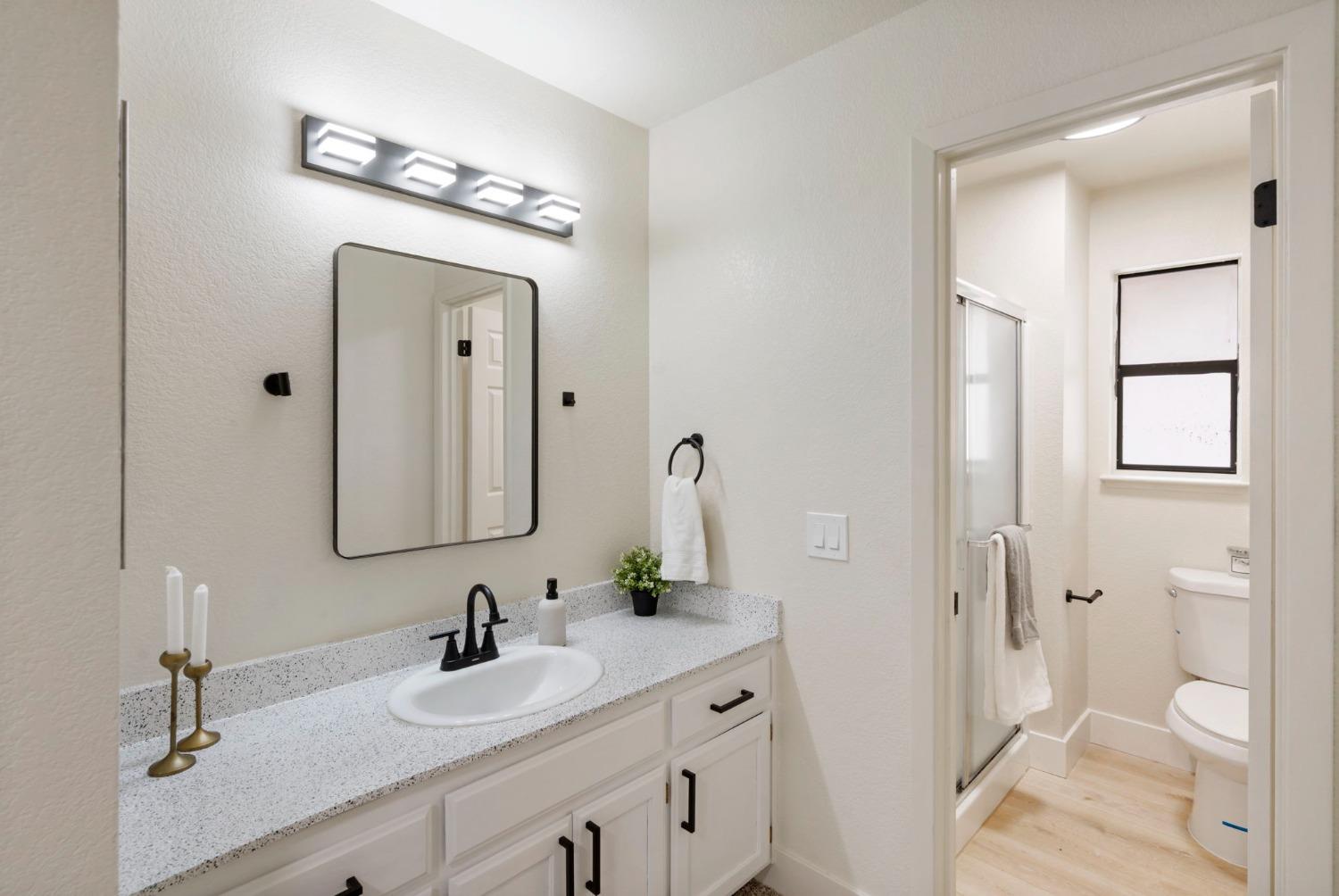 Detail Gallery Image 14 of 24 For 6870 Calvine Rd, Sacramento,  CA 95823 - 3 Beds | 2/1 Baths