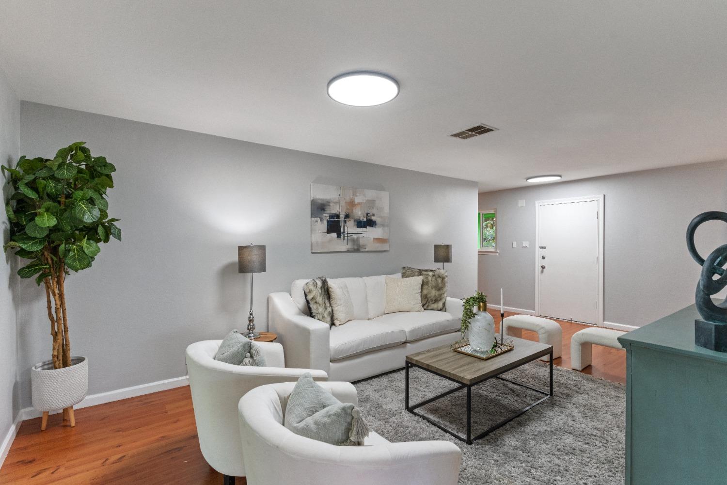 Detail Gallery Image 3 of 39 For 7477 21st St, Sacramento,  CA 95822 - 3 Beds | 2 Baths