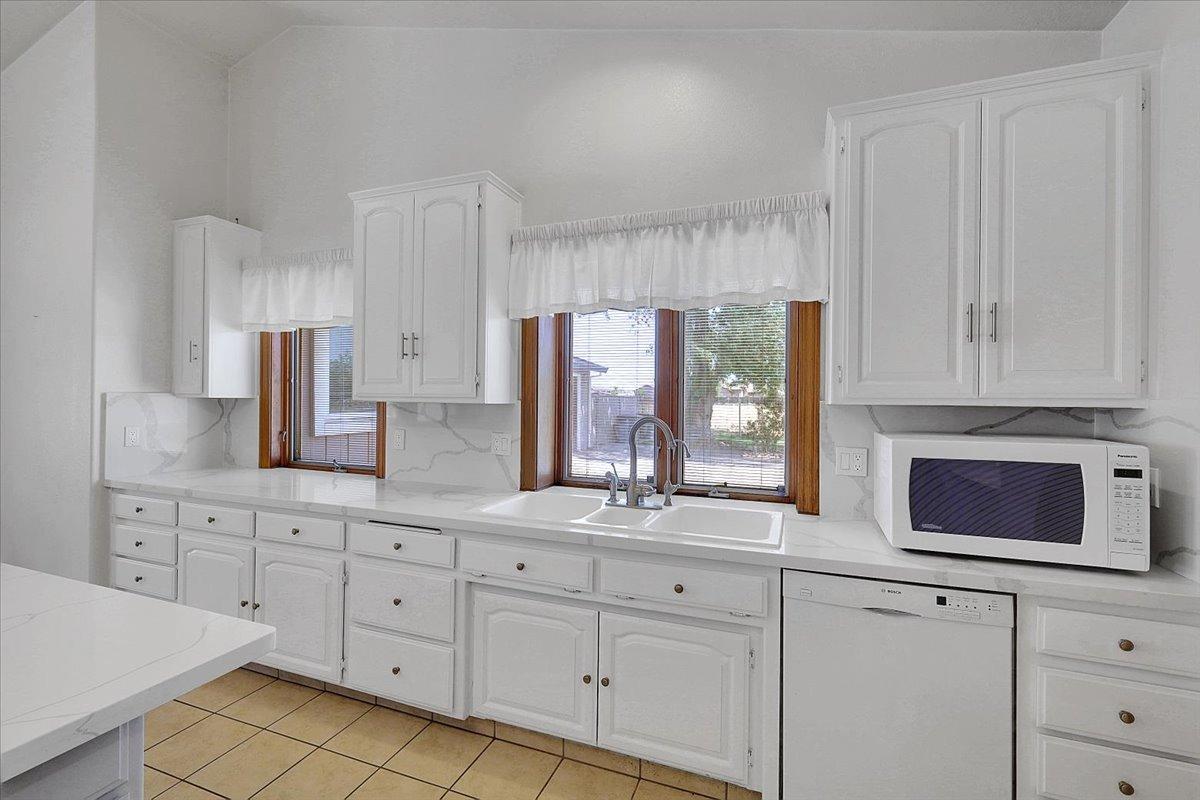 Detail Gallery Image 35 of 99 For 1721 Starr St, Yuba City,  CA 95993 - 5 Beds | 3 Baths