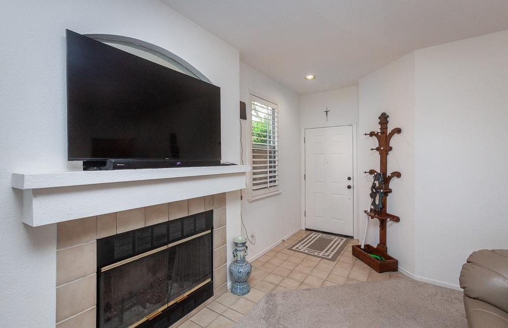 Detail Gallery Image 7 of 44 For 3070 Carousel Cir, Stockton,  CA 95219 - 3 Beds | 2 Baths