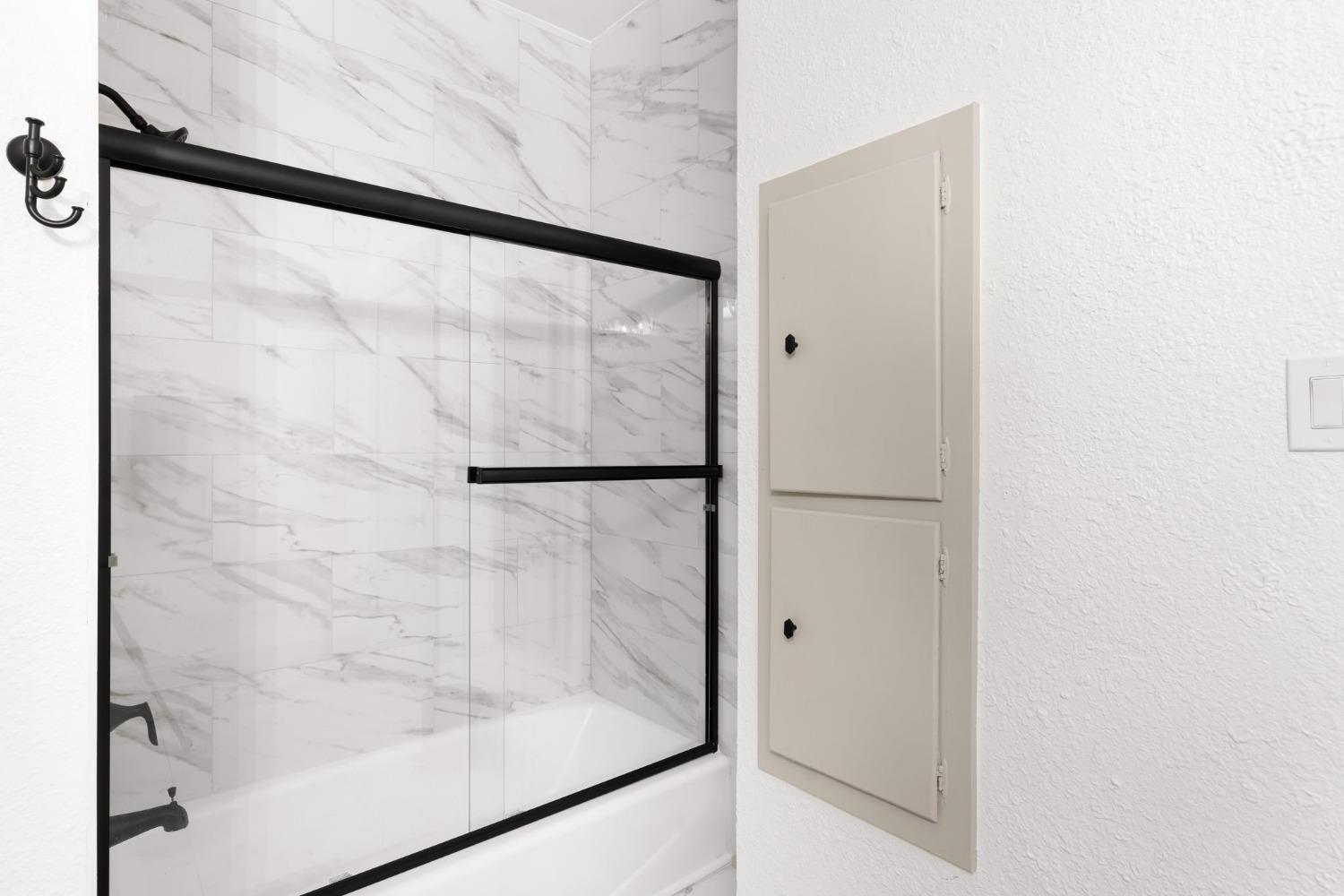 Detail Gallery Image 32 of 43 For 2012 F St, Sacramento,  CA 95811 - 5 Beds | 2 Baths