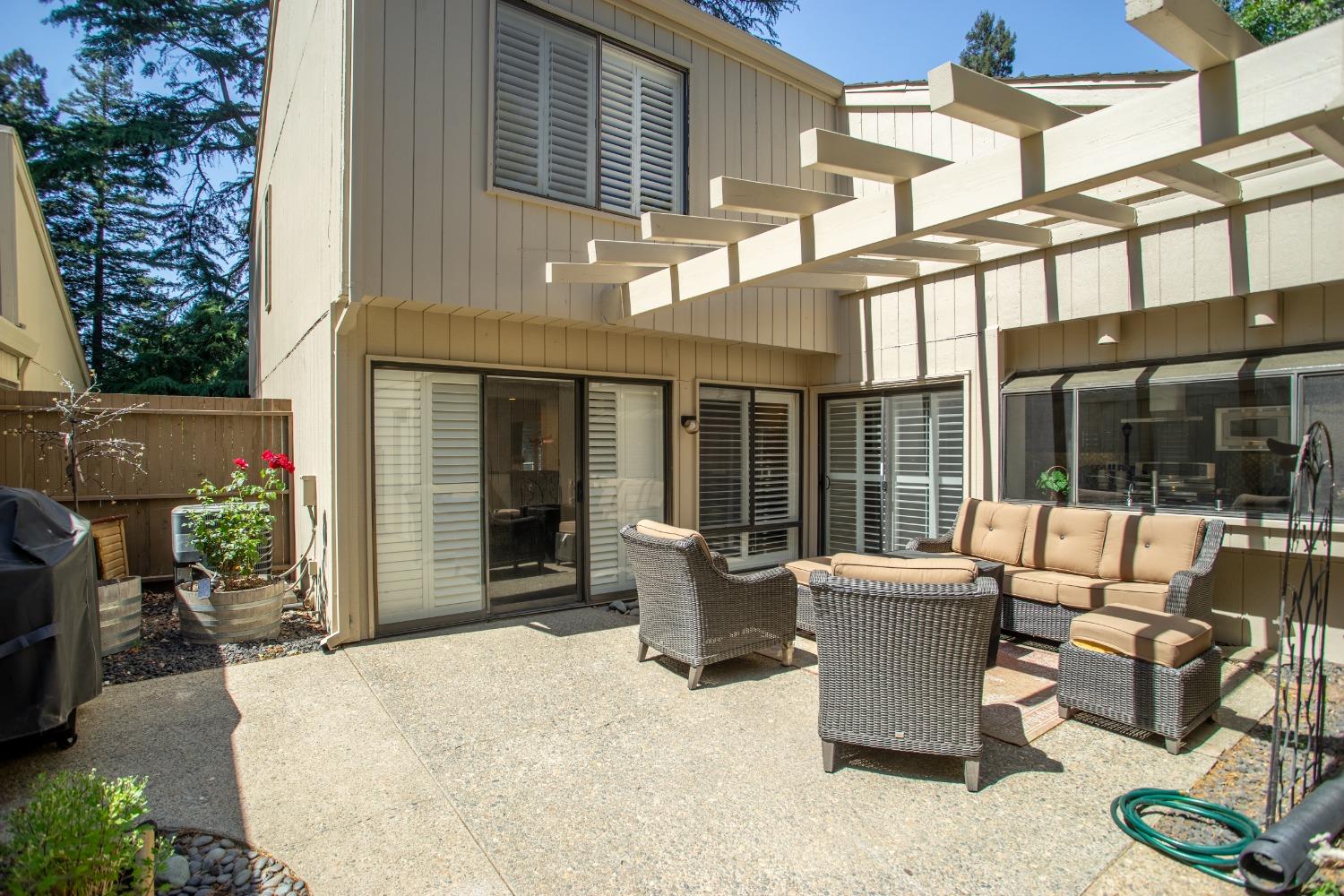 Elmhurst Circle, Sacramento, California image 46