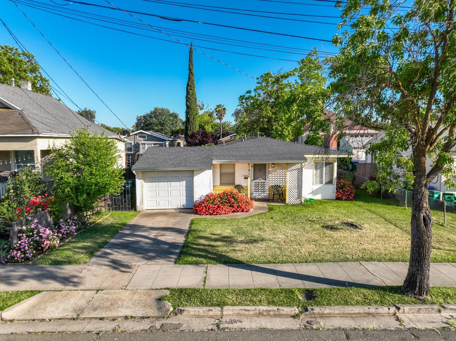Detail Gallery Image 4 of 24 For 308 Blain Ave, Stockton,  CA 95204 - 3 Beds | 1 Baths