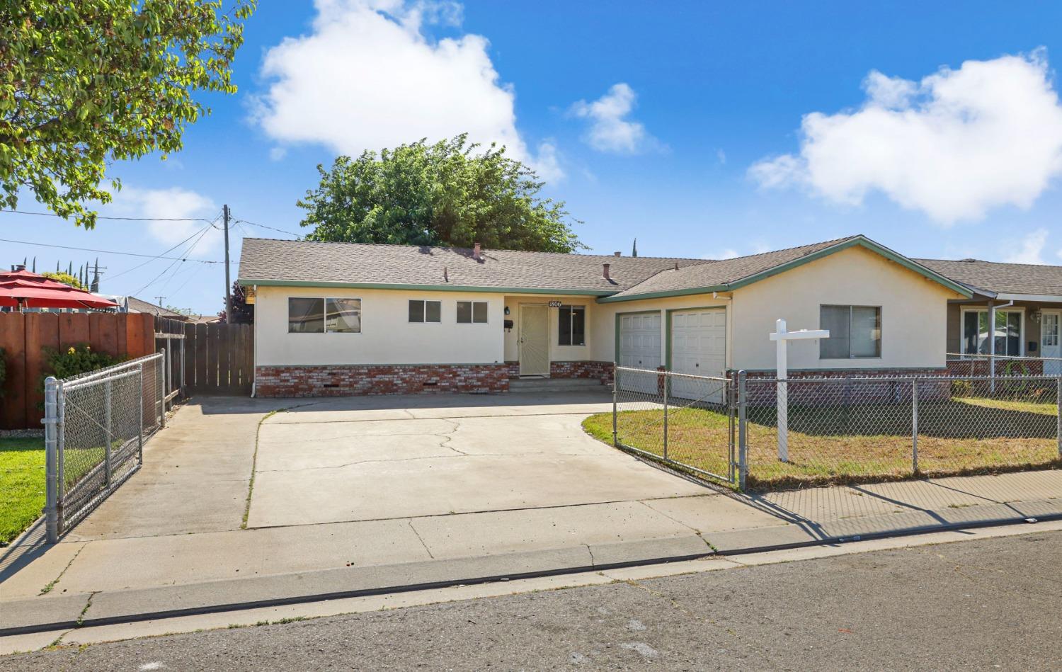 Detail Gallery Image 2 of 33 For 1806 Larkspur Ln, Ceres,  CA 95307 - 3 Beds | 2 Baths