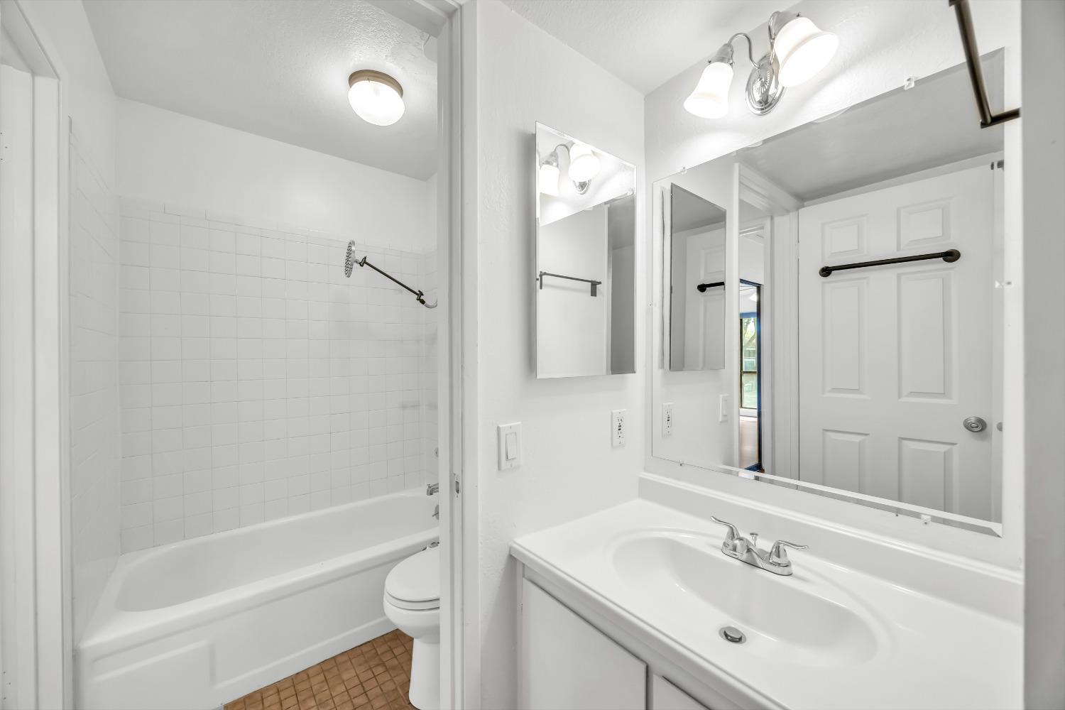Photo #19: 225058496 Listing: Photo #19