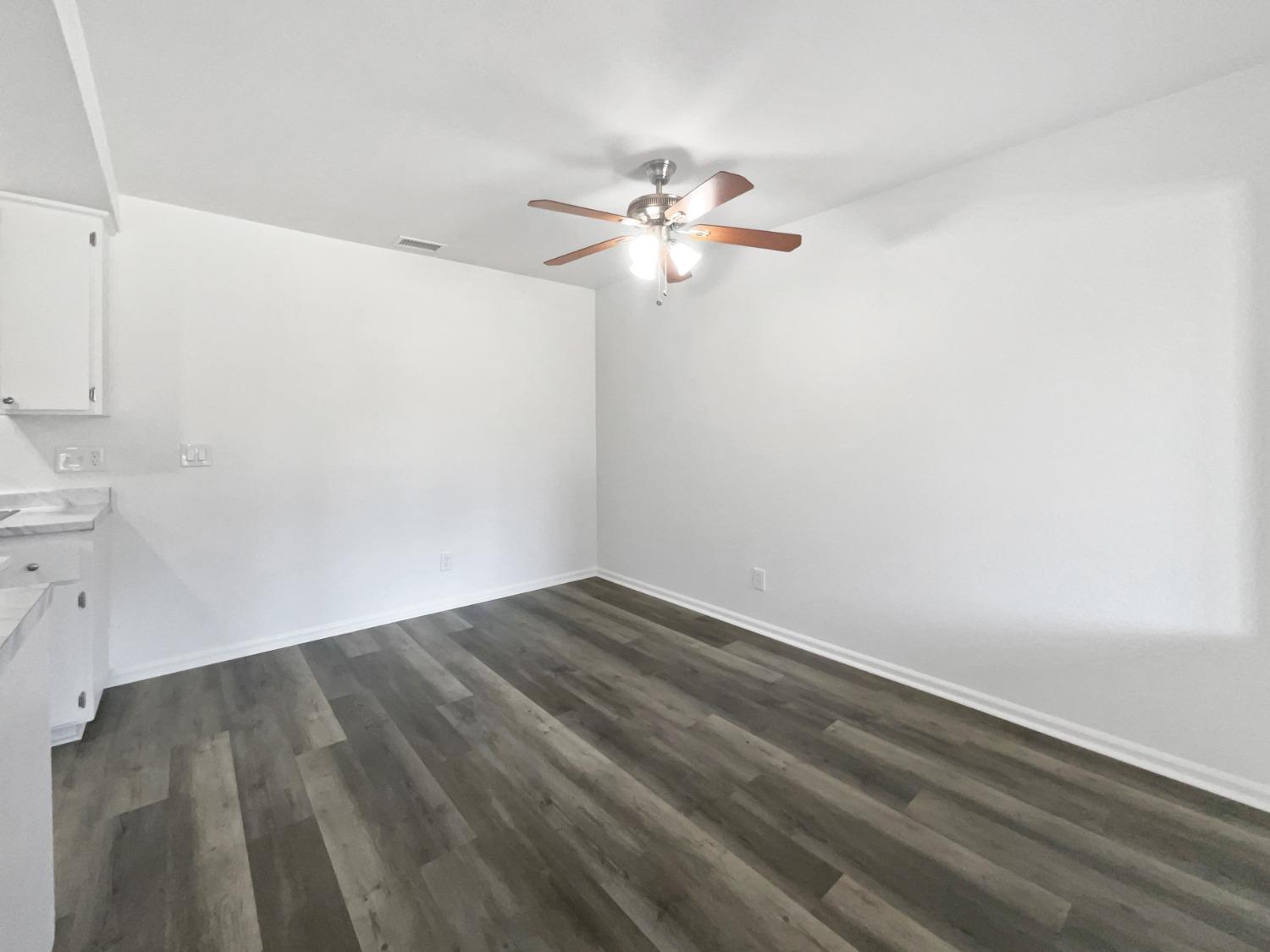 Detail Gallery Image 13 of 25 For 6990 Riverboat Way, Sacramento,  CA 95831 - 2 Beds | 2 Baths