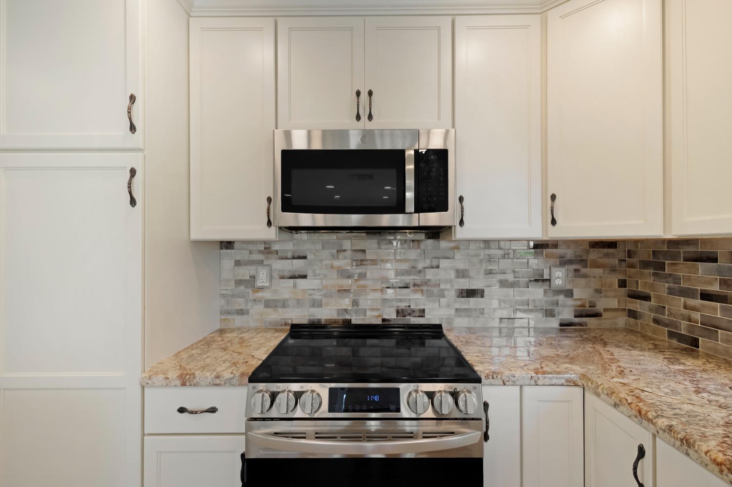 Detail Gallery Image 13 of 52 For 6627 Creekmont Way, Citrus Heights,  CA 95621 - 4 Beds | 2/1 Baths