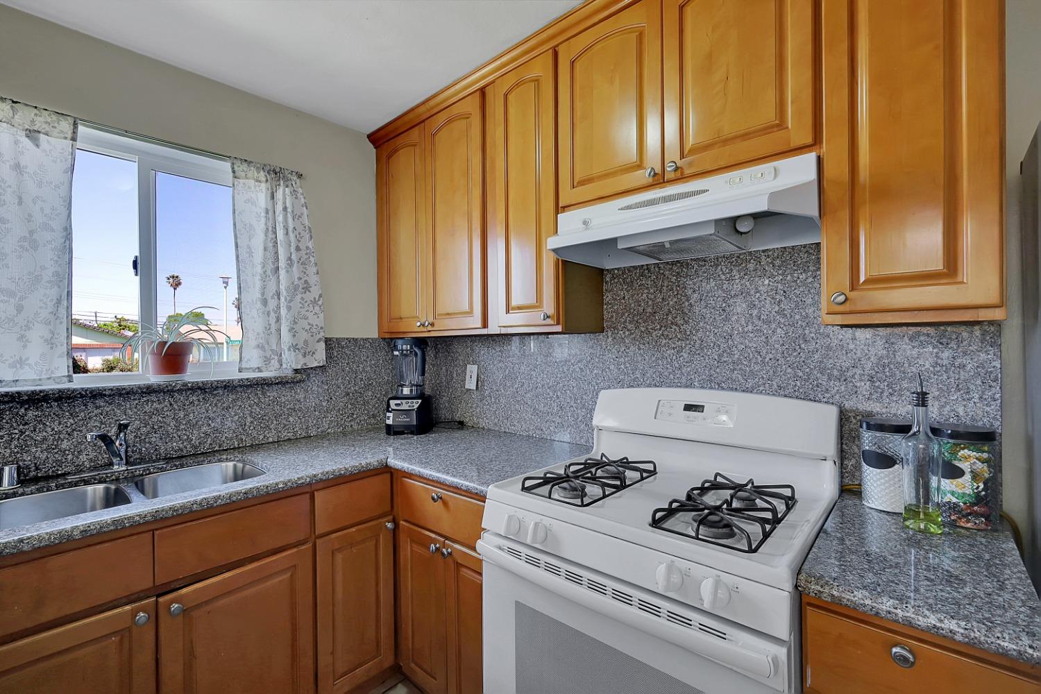 Detail Gallery Image 16 of 47 For 7612 Beth, Sacramento,  CA 95832 - 3 Beds | 2 Baths