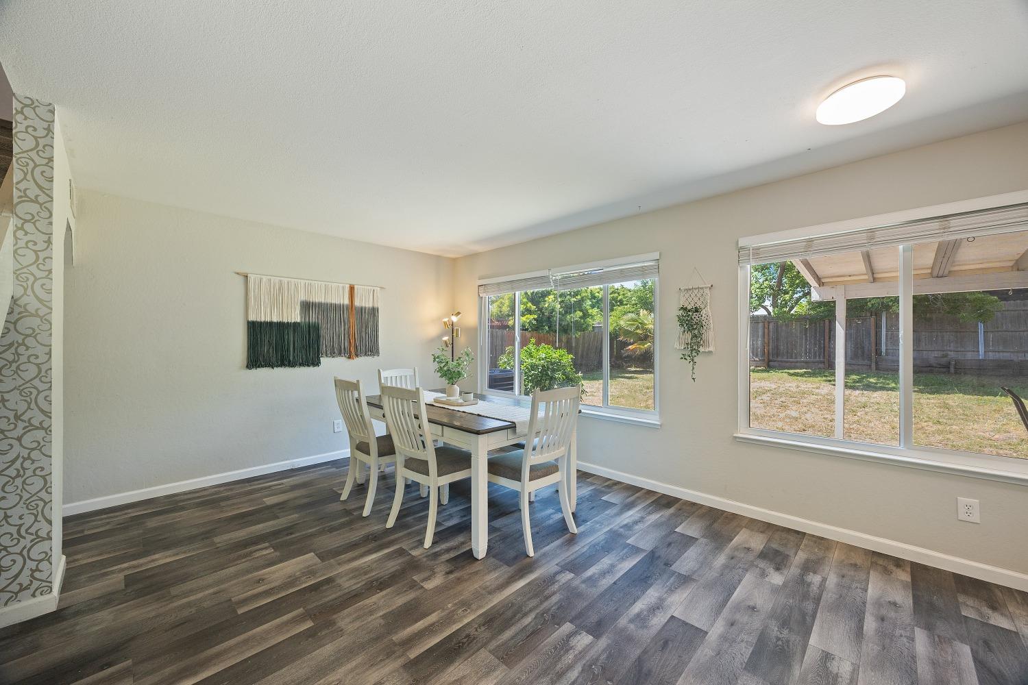 Detail Gallery Image 9 of 33 For 7055 Woodrick Way, Sacramento,  CA 95842 - 4 Beds | 2/1 Baths