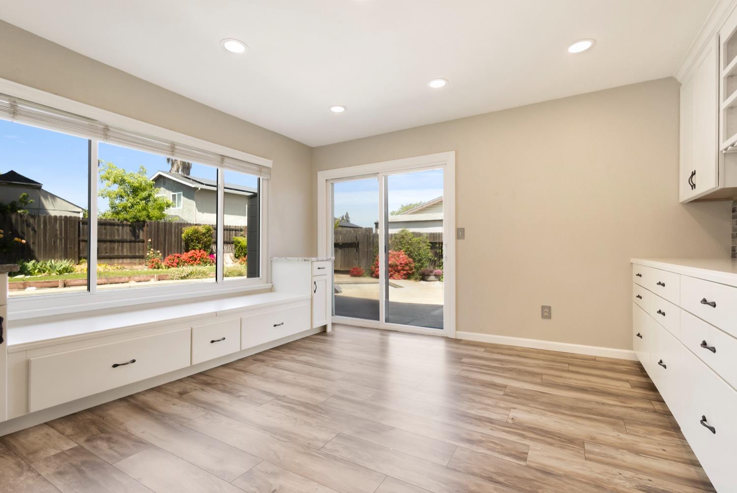 Detail Gallery Image 9 of 52 For 6627 Creekmont Way, Citrus Heights,  CA 95621 - 4 Beds | 2/1 Baths