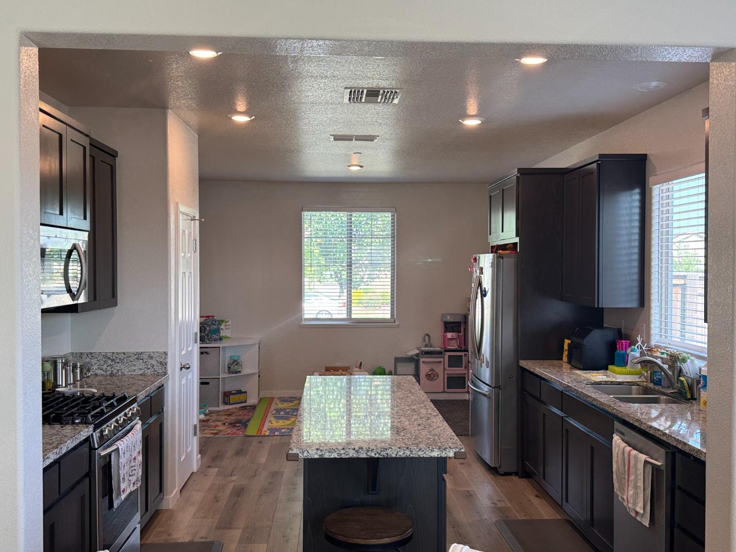 Seedling Way, Marysville, California image 9
