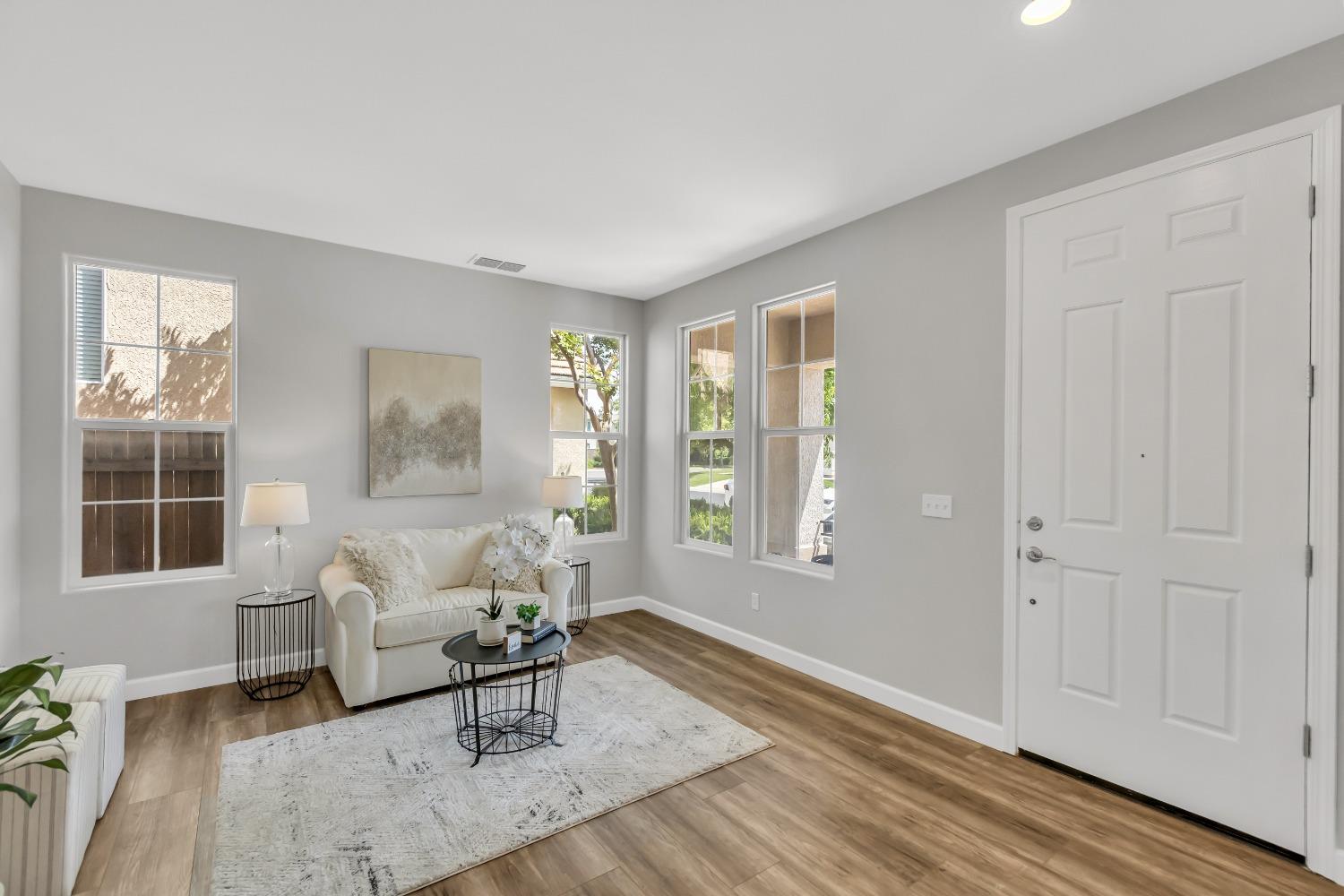 Detail Gallery Image 8 of 68 For 5409 Friesian Way, Elk Grove,  CA 95757 - 4 Beds | 2/1 Baths