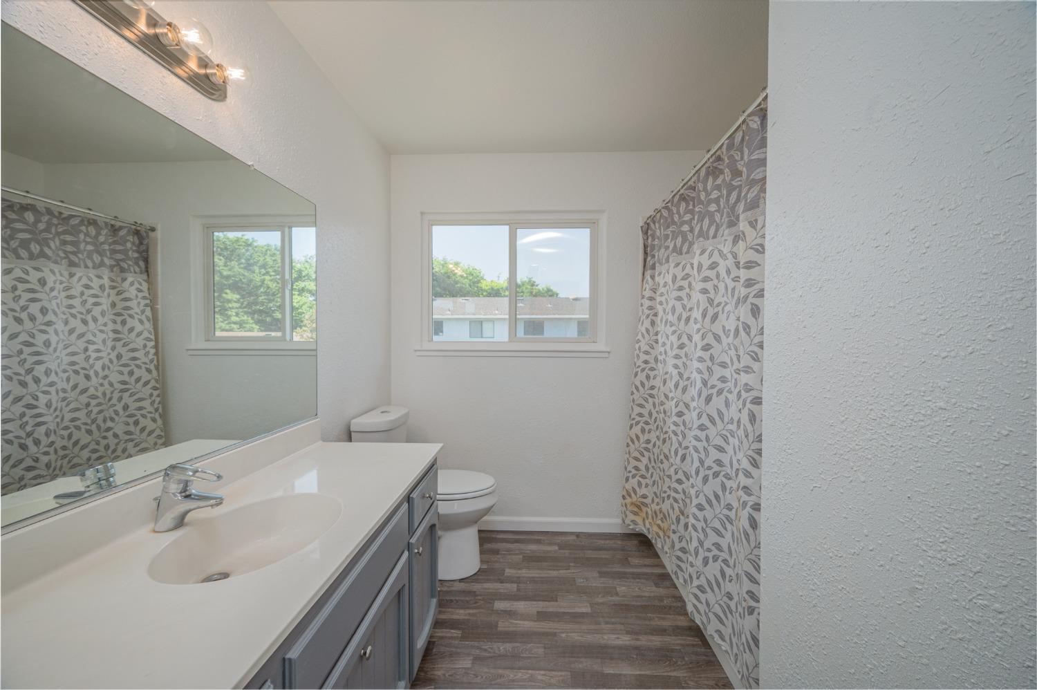 Detail Gallery Image 37 of 50 For 2104 Golden Leaf Ct, Modesto,  CA 95355 - 4 Beds | 2/1 Baths