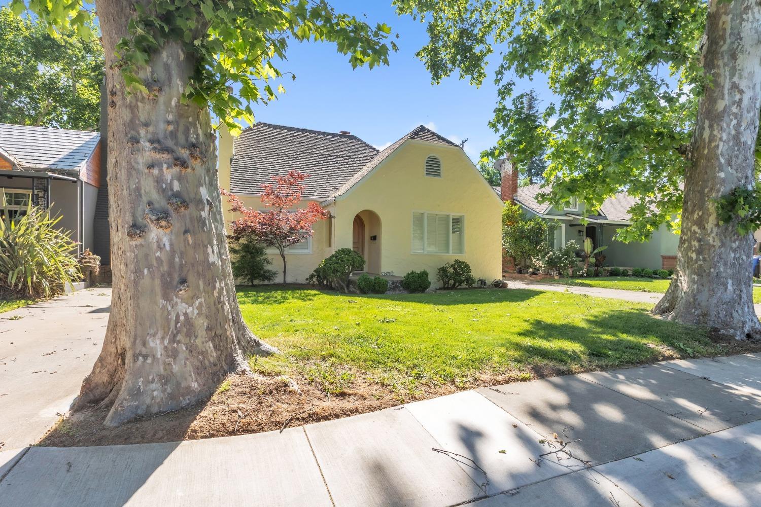 Detail Gallery Image 5 of 42 For 2172 Oakmont St, Sacramento,  CA 95815 - 2 Beds | 1 Baths