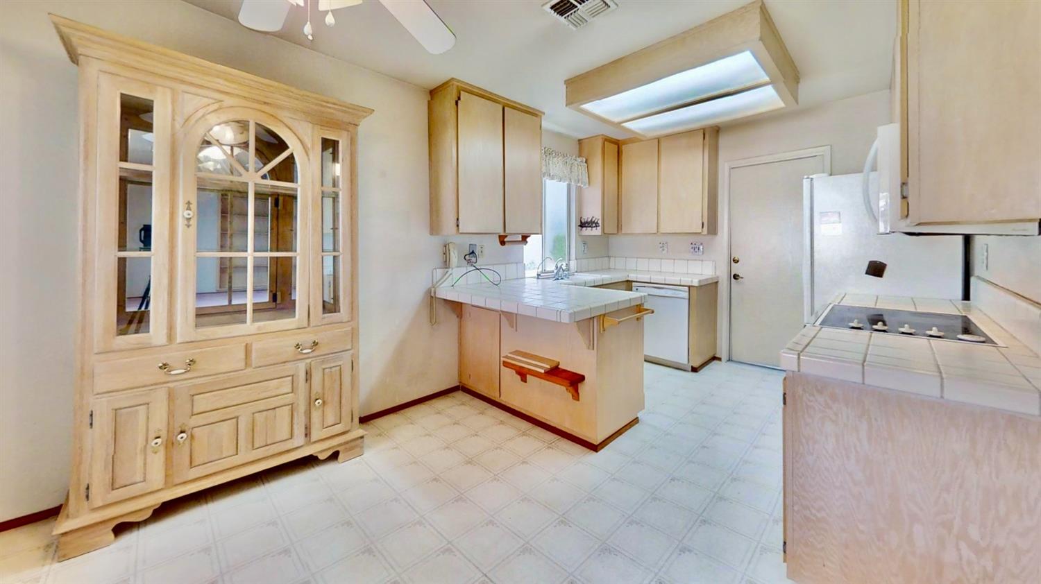 Detail Gallery Image 8 of 28 For 7657 Suncountry Ln, Sacramento,  CA 95828 - 2 Beds | 2 Baths