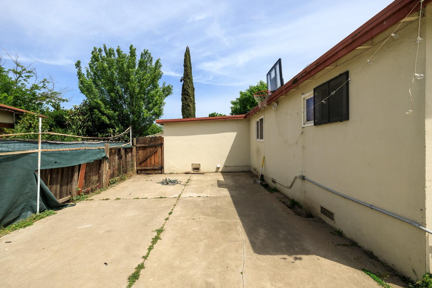 Detail Gallery Image 12 of 19 For 2709 Sparks Way, Modesto,  CA 95350 - 3 Beds | 1 Baths