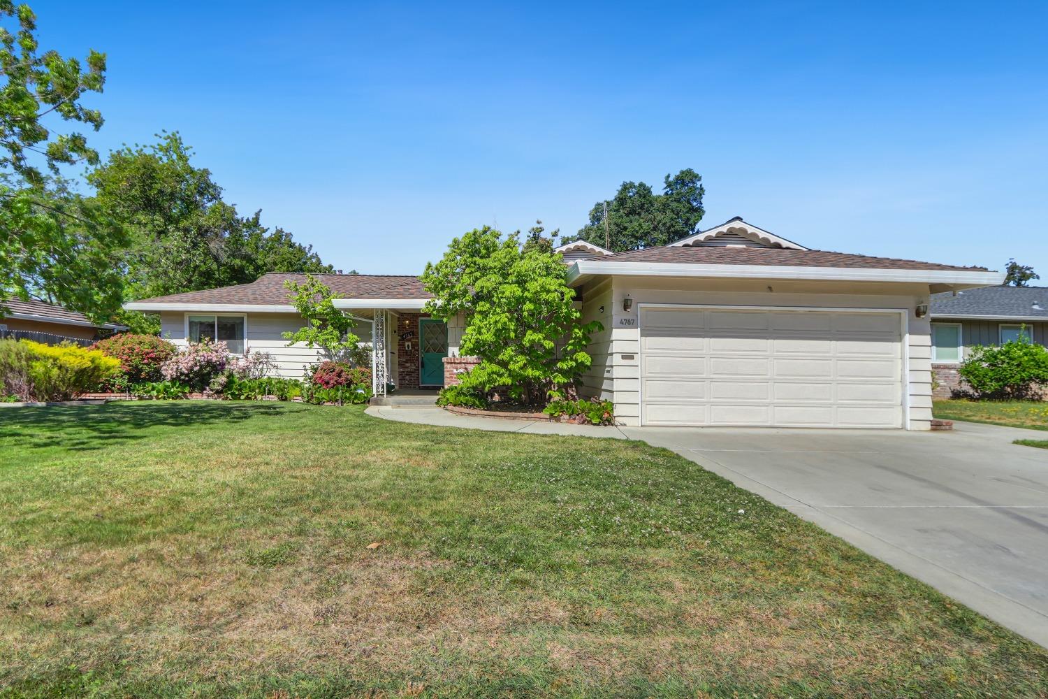 Detail Gallery Image 1 of 27 For 4767 Bowerwood Dr, Carmichael,  CA 95608 - 3 Beds | 2 Baths
