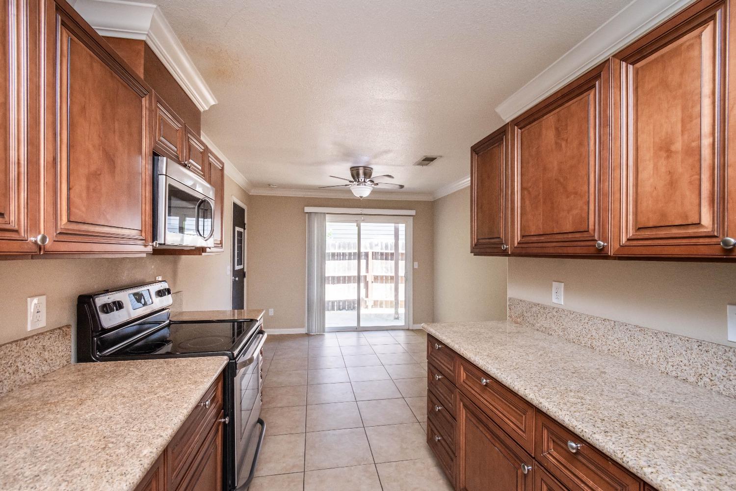 Detail Gallery Image 14 of 32 For 7042 Van Maren Ln, Citrus Heights,  CA 95621 - 3 Beds | 1/1 Baths