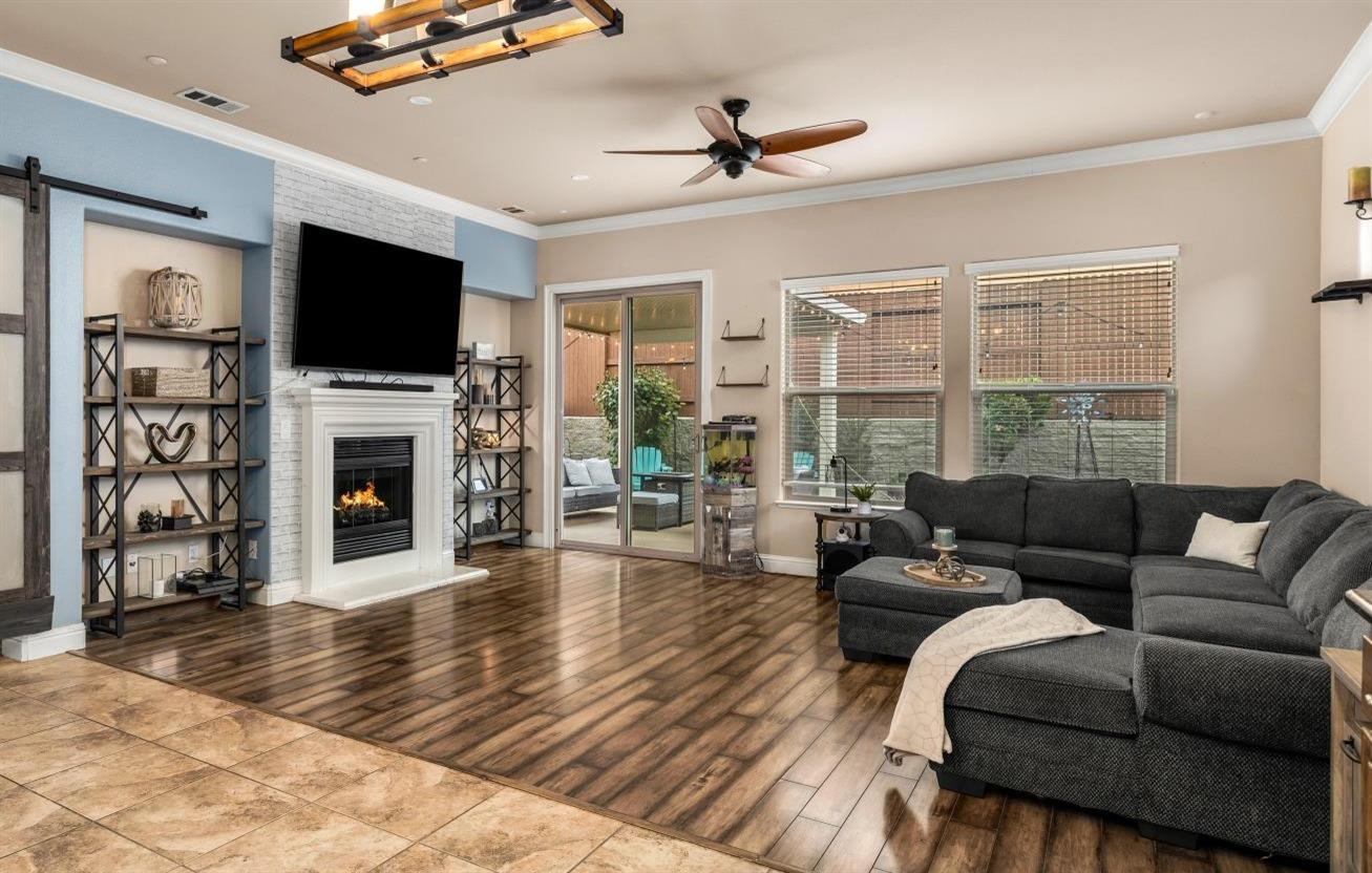 Detail Gallery Image 4 of 28 For 1406 La Guardia Cir, Lincoln,  CA 95648 - 3 Beds | 3 Baths