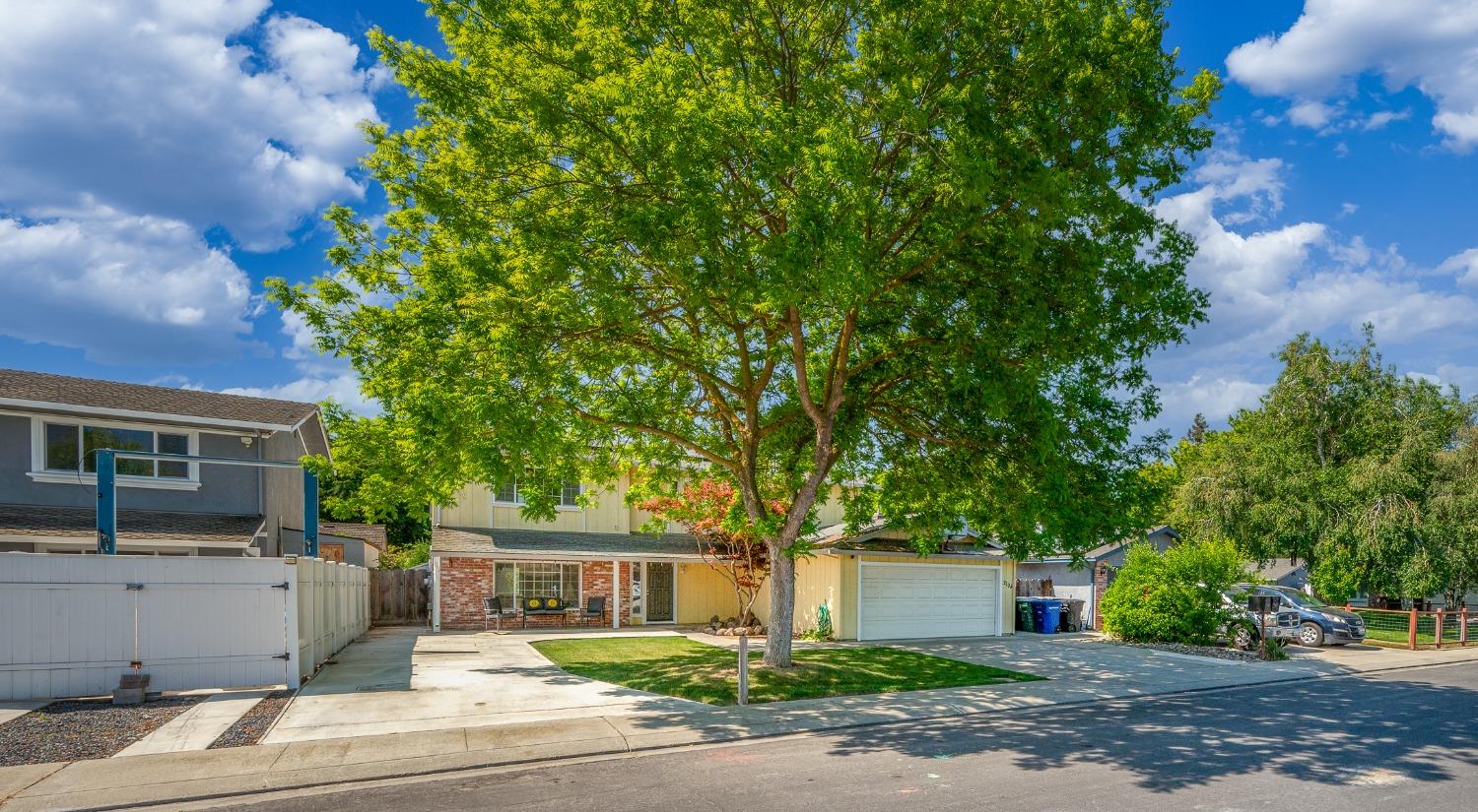 Detail Gallery Image 8 of 50 For 2104 Golden Leaf Ct, Modesto,  CA 95355 - 4 Beds | 2/1 Baths