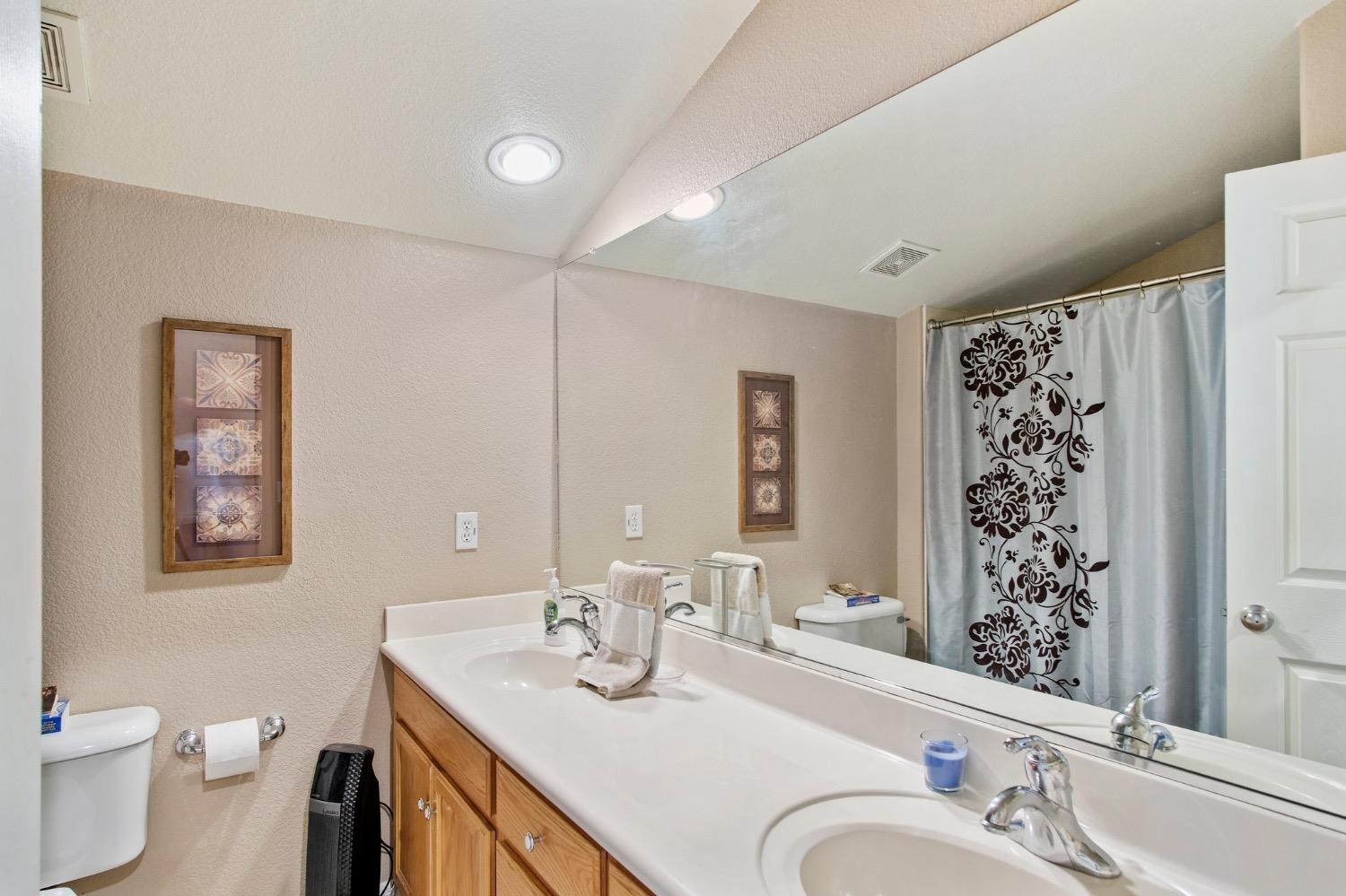 Detail Gallery Image 15 of 19 For 561 Branding Iron St, Oakdale,  CA 95361 - 3 Beds | 3 Baths