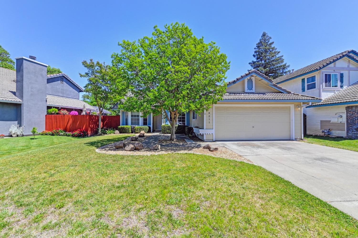 Detail Gallery Image 1 of 39 For 8211 Montreux Way, Sacramento,  CA 95828 - 3 Beds | 2 Baths