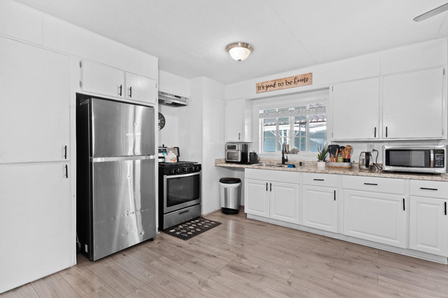 Detail Gallery Image 3 of 31 For 19690 N Hwy 99 27, Acampo,  CA 95220 - 3 Beds | 2 Baths