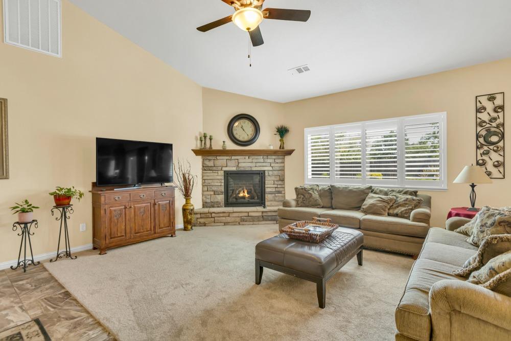 Detail Gallery Image 11 of 56 For 745 Parkridge Dr, Galt,  CA 95632 - 3 Beds | 2/1 Baths