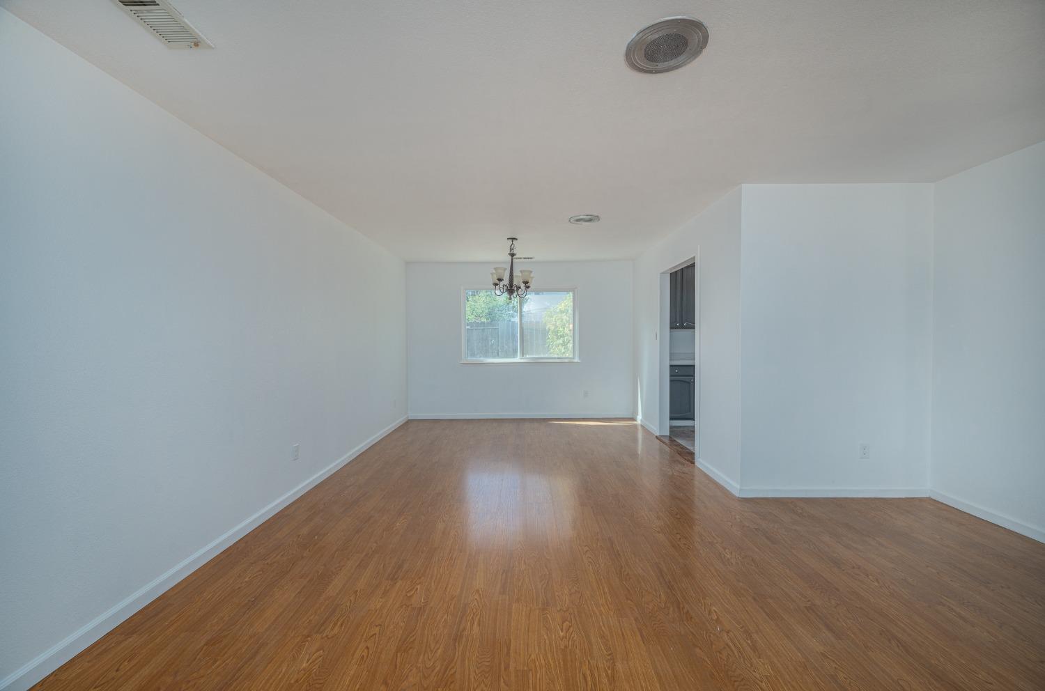 Detail Gallery Image 24 of 50 For 2104 Golden Leaf Ct, Modesto,  CA 95355 - 4 Beds | 2/1 Baths