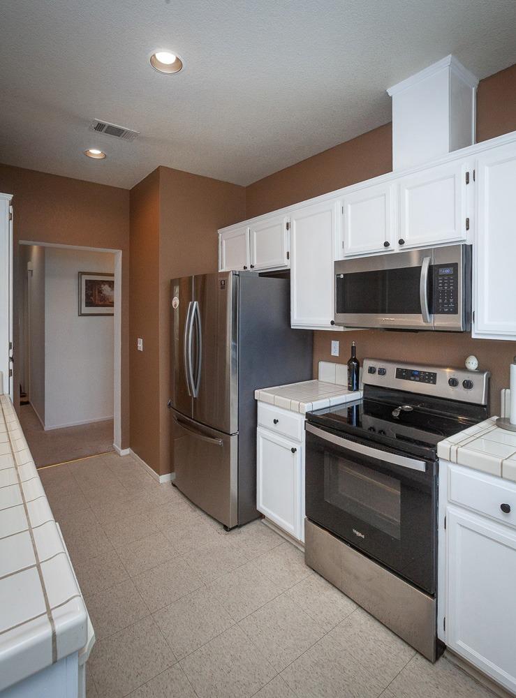 Detail Gallery Image 18 of 44 For 3070 Carousel Cir, Stockton,  CA 95219 - 3 Beds | 2 Baths