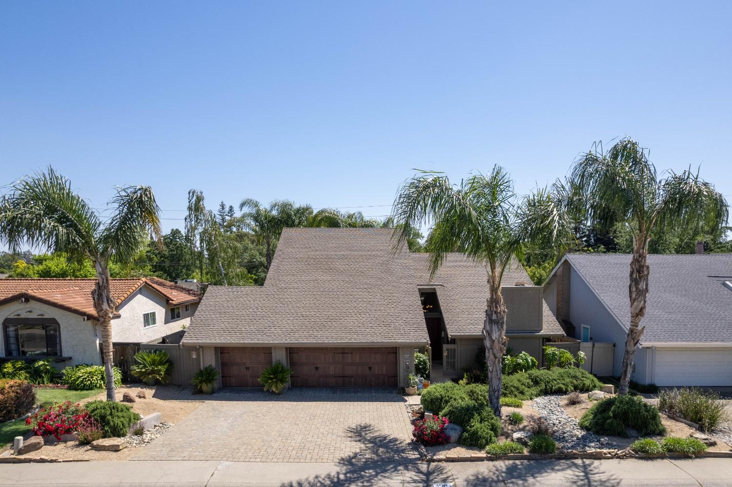 Detail Gallery Image 2 of 48 For 4904 Olive Oak Way, Carmichael,  CA 95608 - 4 Beds | 2 Baths