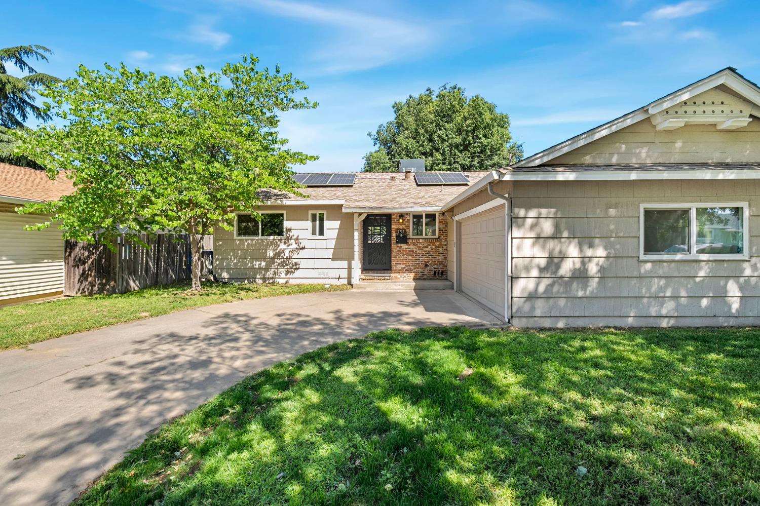 Detail Gallery Image 2 of 33 For 2732 Northglen St, Sacramento,  CA 95833 - 3 Beds | 2 Baths