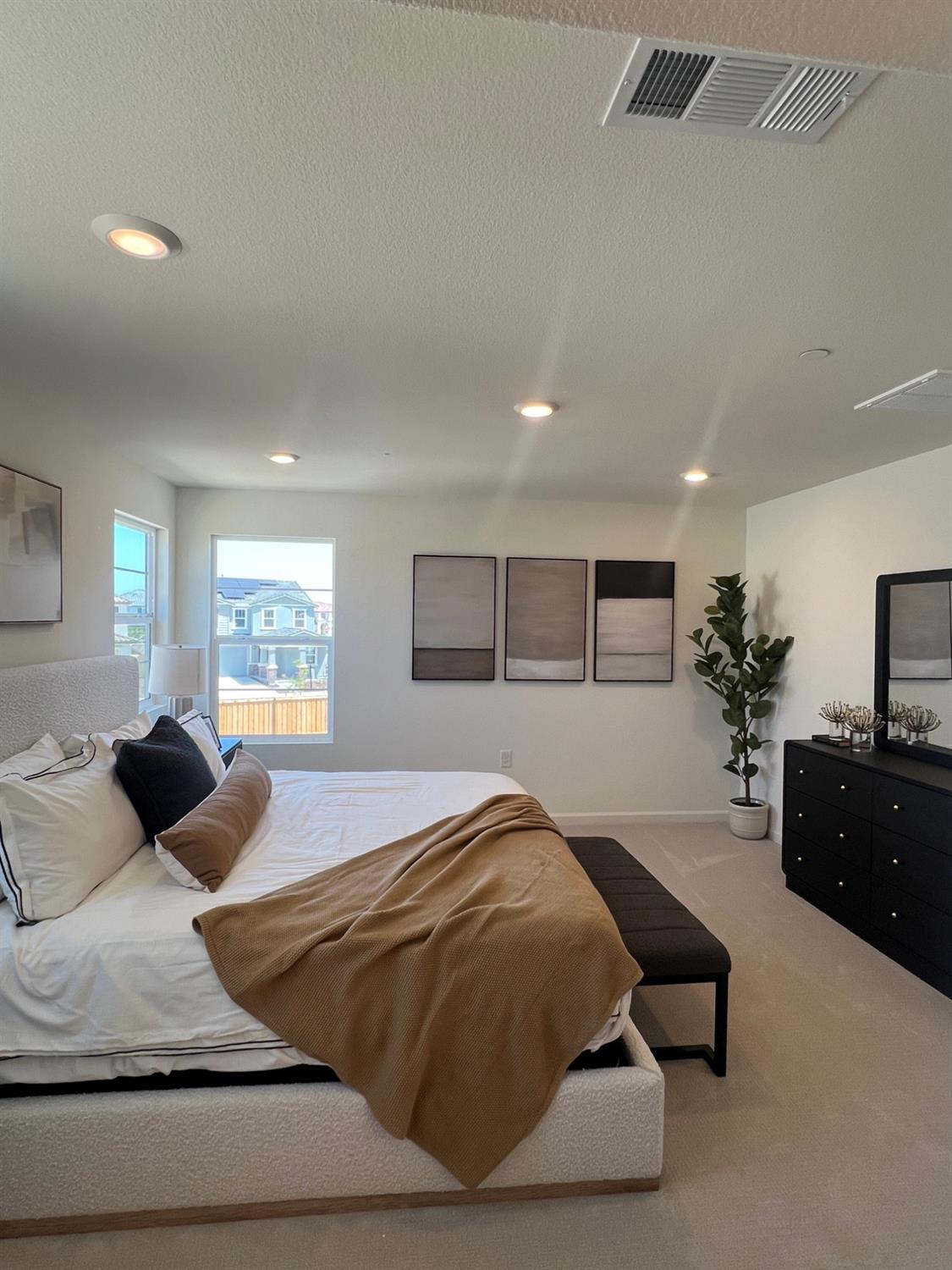 Detail Gallery Image 10 of 11 For 531 Rosedale Way, Lathrop,  CA 95330 - 4 Beds | 3 Baths