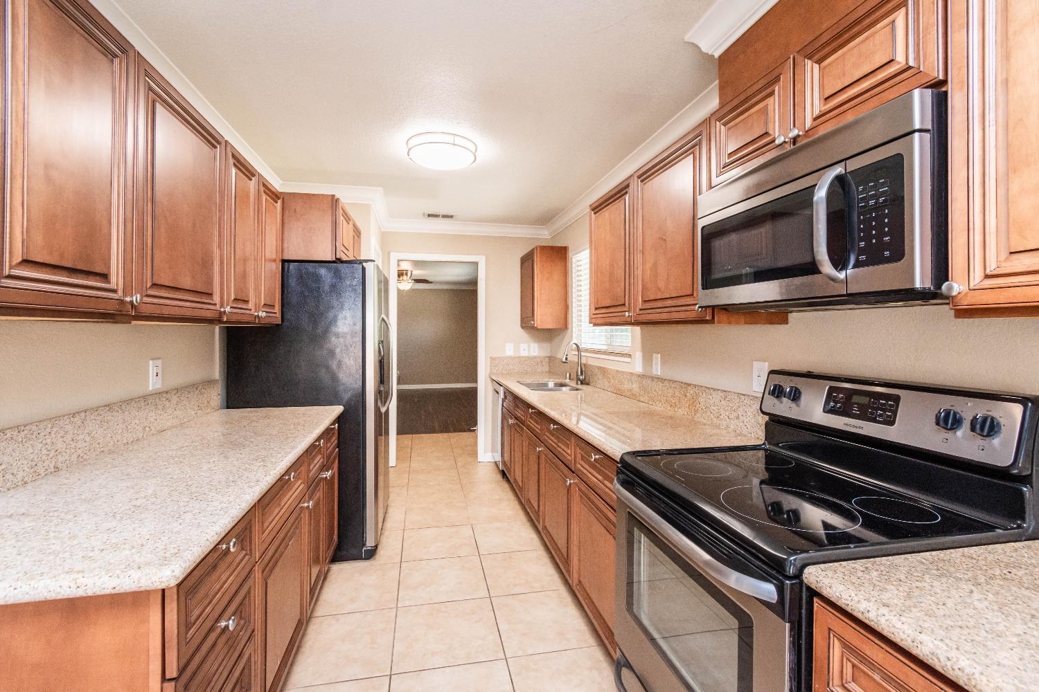 Detail Gallery Image 18 of 32 For 7042 Van Maren Ln, Citrus Heights,  CA 95621 - 3 Beds | 1/1 Baths