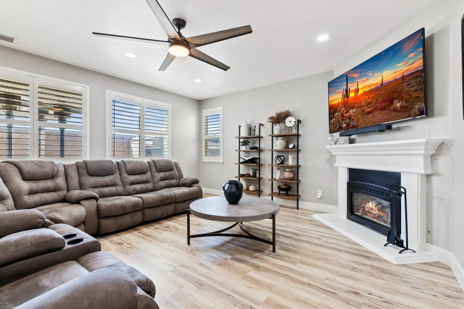 Detail Gallery Image 12 of 35 For 4201 Ballard Cir, Modesto,  CA 95356 - 5 Beds | 3 Baths