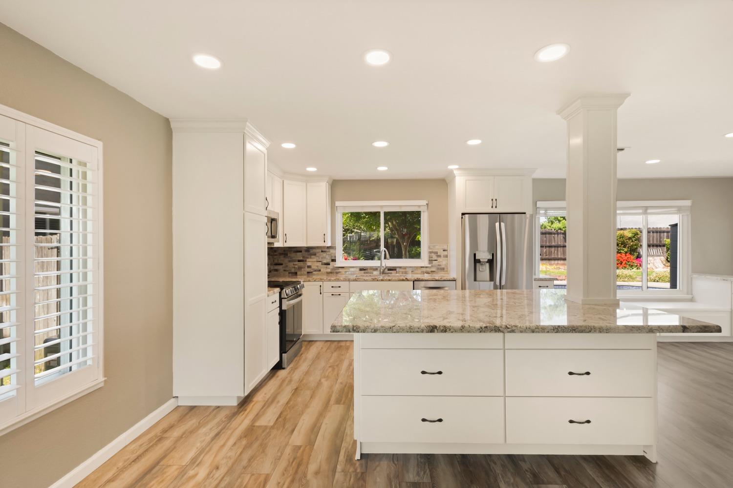 Detail Gallery Image 10 of 52 For 6627 Creekmont Way, Citrus Heights,  CA 95621 - 4 Beds | 2/1 Baths