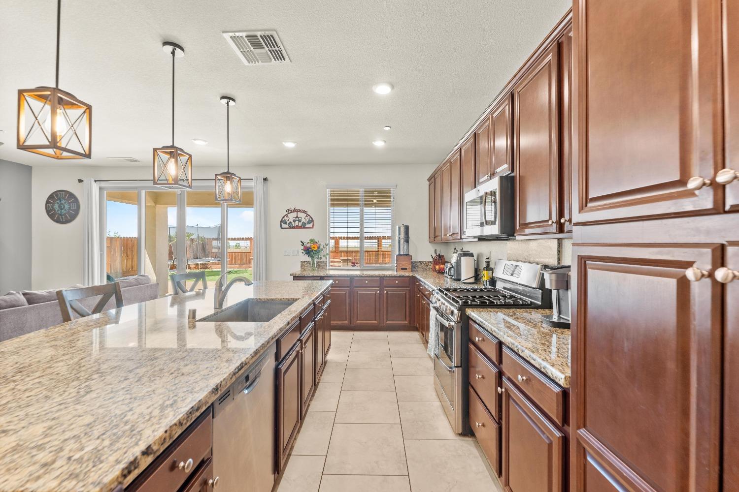 Detail Gallery Image 22 of 71 For 3706 Rockdale Dr, Rancho Cordova,  CA 95742 - 4 Beds | 3 Baths