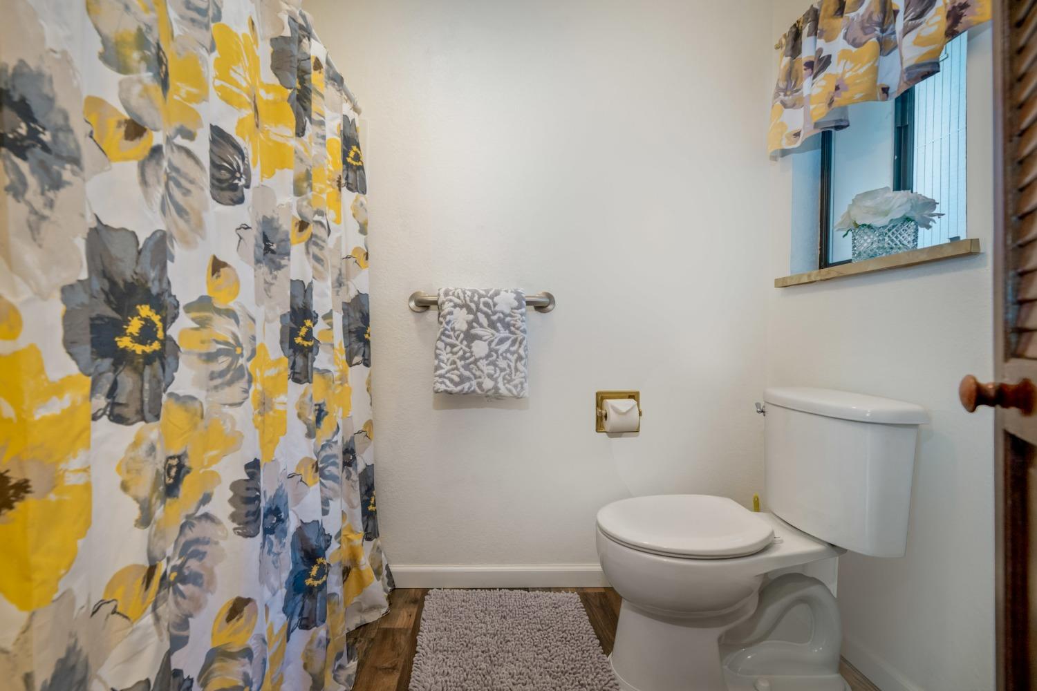 Detail Gallery Image 11 of 54 For 20029 Echo Blue Dr, Penn Valley,  CA 95946 - 3 Beds | 2 Baths