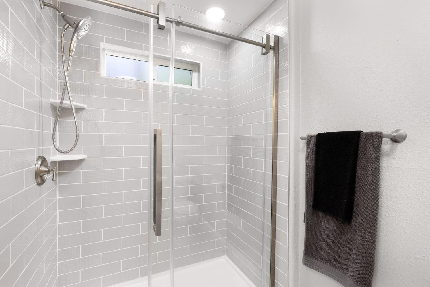 Detail Gallery Image 33 of 43 For 2012 F St, Sacramento,  CA 95811 - 5 Beds | 2 Baths